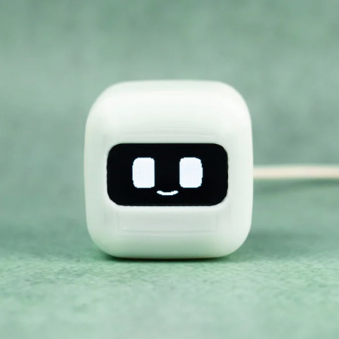 Інтерактивний робот-компаньйон для робочого столу CHOTU BOT